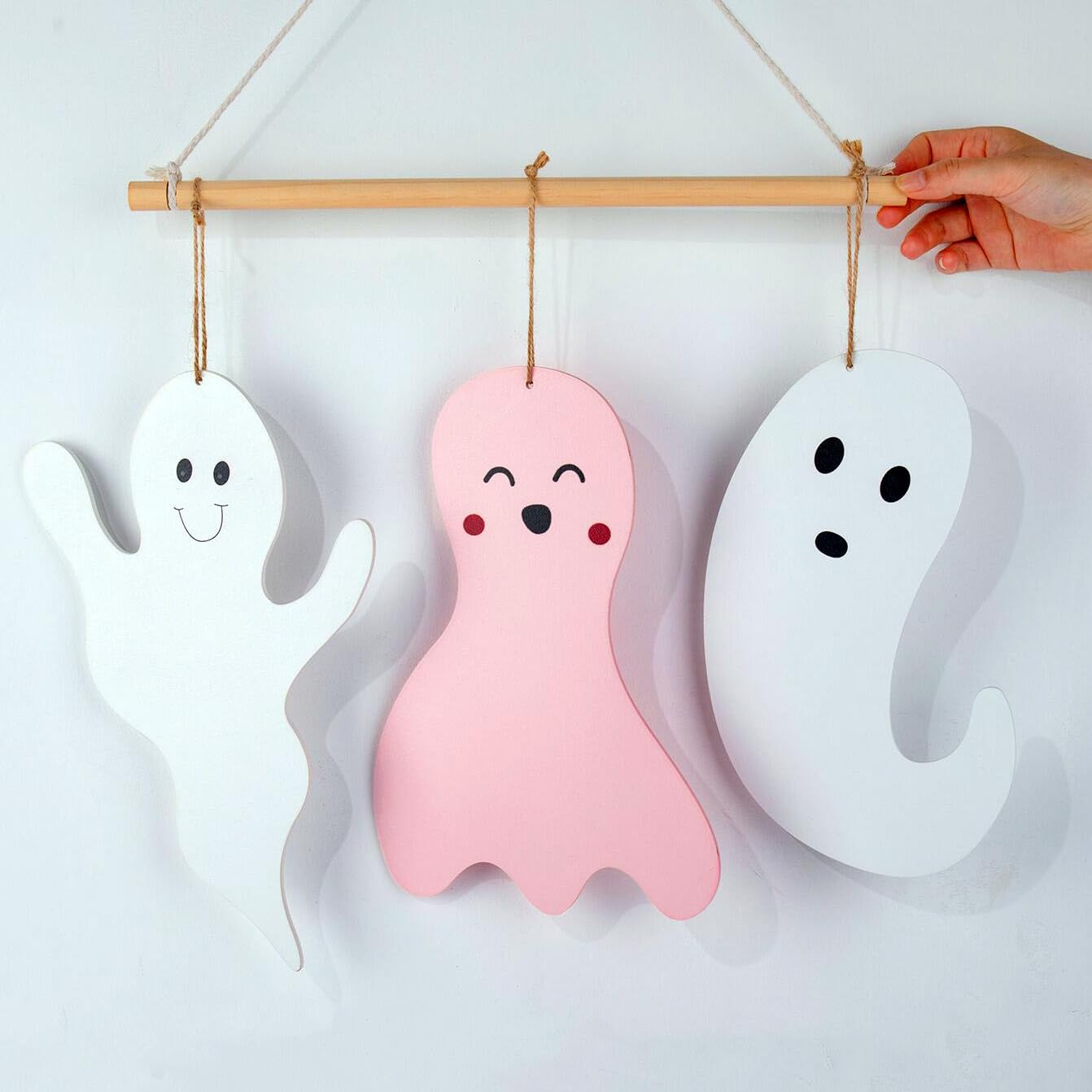 3Pcs Halloween Ghost Wooden Hanging Ornaments, Cute Ghost-Shaped Wall Decorations for Home and Office, Ghost Wooden Signs, Party Supplies, Pink